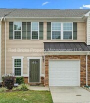 2420 Silverthorn Dr in Charlotte, NC - Building Photo