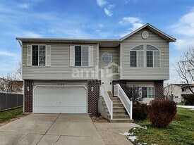 1126 N 2570 W in Layton, UT - Building Photo