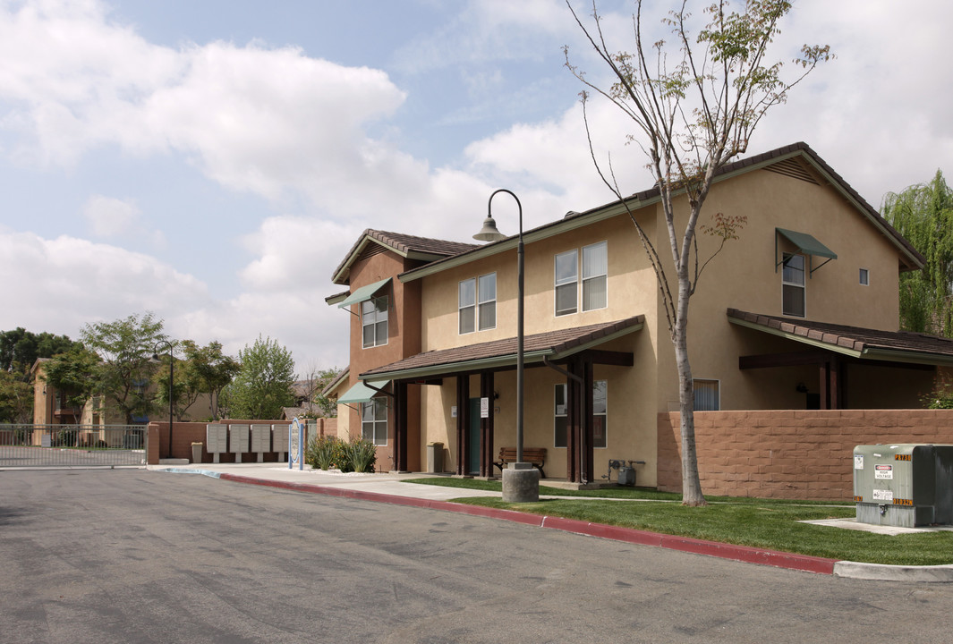 Geel Place in Riverside, CA - Foto de edificio