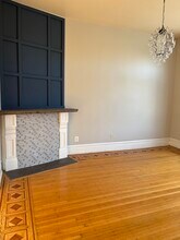 1043 W Grand Ave, Unit 2 in Chicago, IL - Building Photo - Building Photo