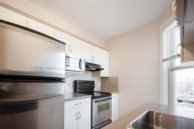 370 Stradbrook Apartment in Winnipeg, MB - Building Photo - Building Photo
