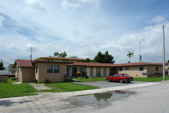 5960 W Flagler St in Miami, FL - Foto de edificio - Building Photo