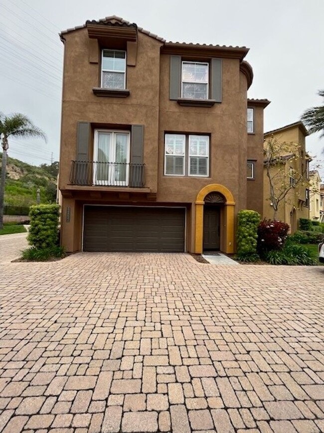 property at 2852 Villas Way