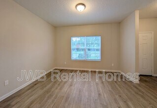 5651 Norde Dr W in Jacksonville, FL - Building Photo - Building Photo