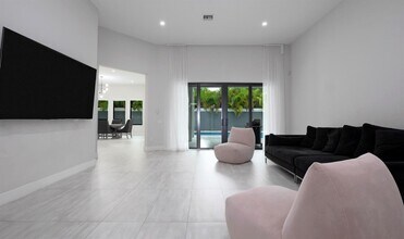 5663 Brookfield Cir W in Fort Lauderdale, FL - Foto de edificio - Building Photo