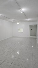 100 Edgewater Dr, Unit 116 in Coral Gables, FL - Building Photo - Building Photo