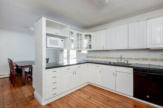 94 Oakview Hwy in East Hampton, NY - Building Photo - Building Photo