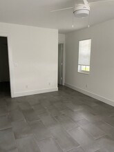 705 New York St, Unit East in West Palm Beach, FL - Foto de edificio - Building Photo