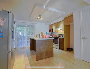 8937 Marie-Victorin Boul in Brossard, QC - Building Photo - Building Photo