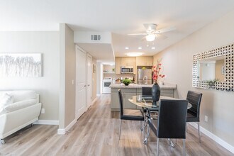Creekside Gardens in Vacaville, CA - Building Photo - Interior Photo