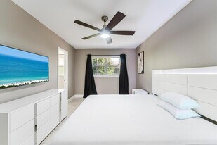 1800 NW 4th Ave in Boca Raton, FL - Building Photo