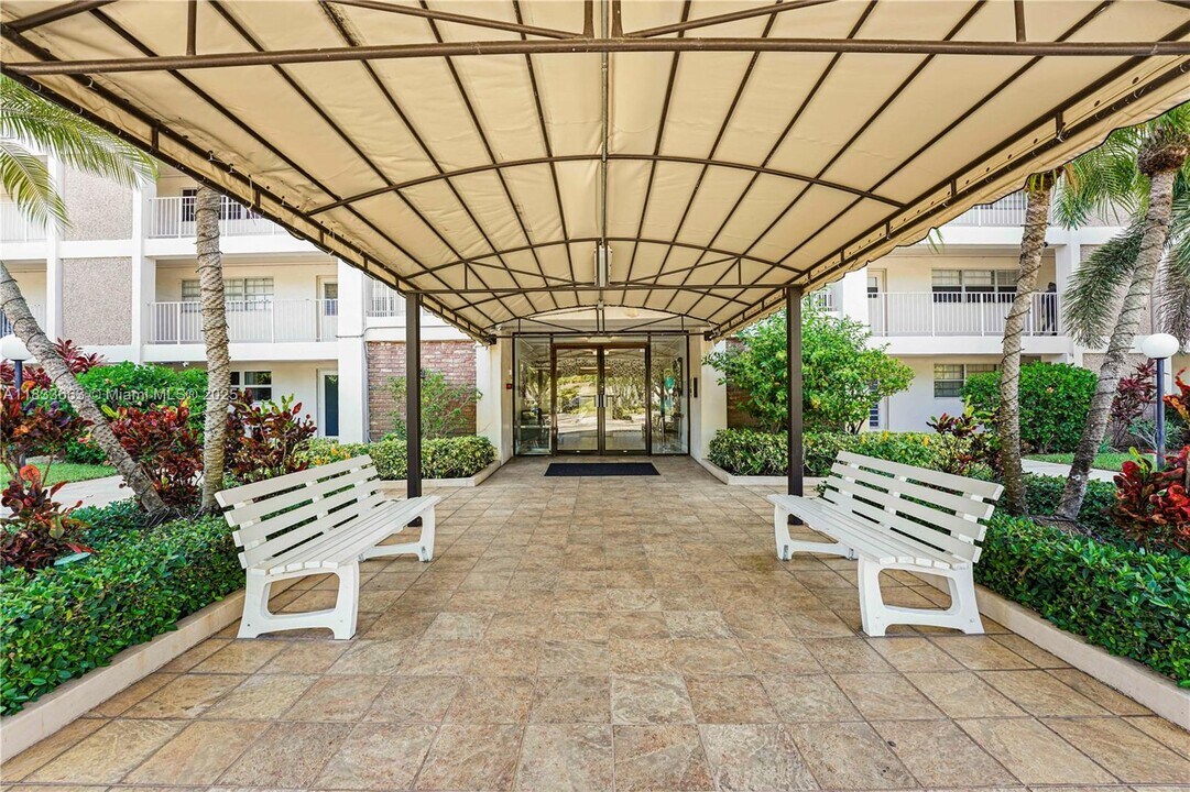 2671 S Course Dr in Pompano Beach, FL - Building Photo