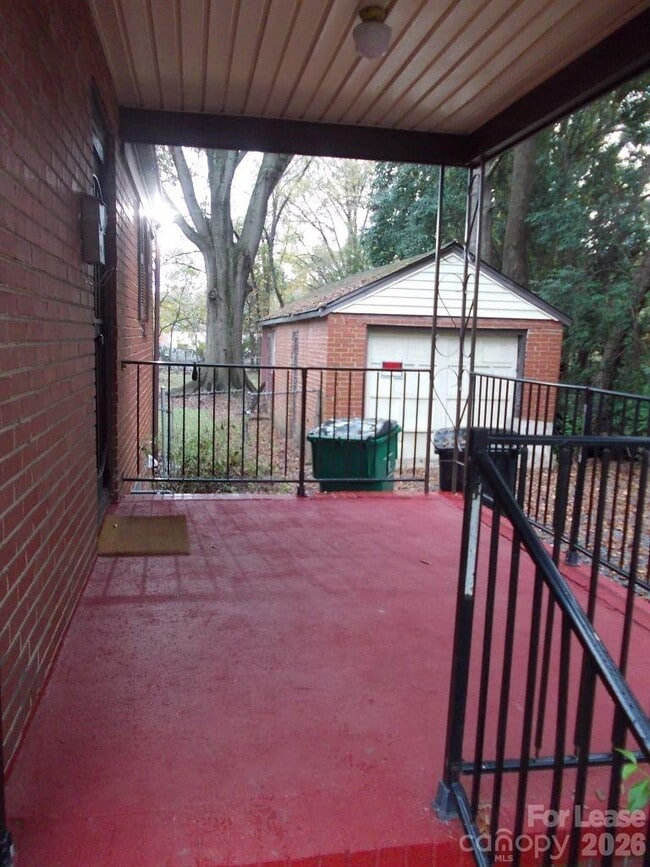 2746 Dogwood Ave in Charlotte, NC - Building Photo - Building Photo