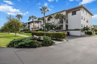 1400 Blue Point Ave in Naples, FL - Building Photo