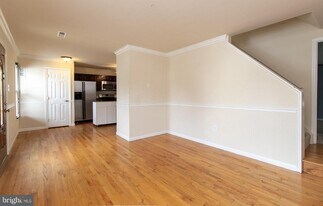 1036 Hyde Park Dr in Annapolis, MD - Building Photo