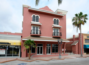 128 S Beach St in Daytona Beach, FL - Building Photo - Building Photo