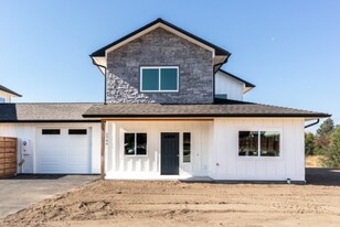 1769 Grant Rd in East Wenatchee, WA - Building Photo