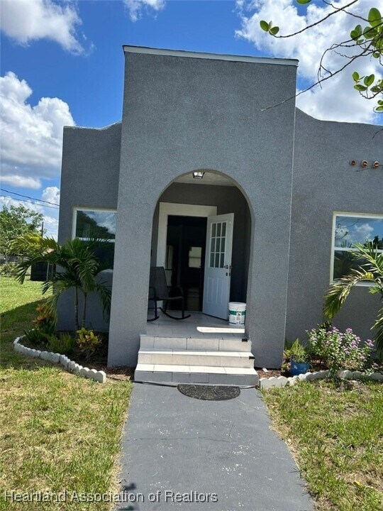 309 S Desoto Ave in Avon Park, FL - Building Photo