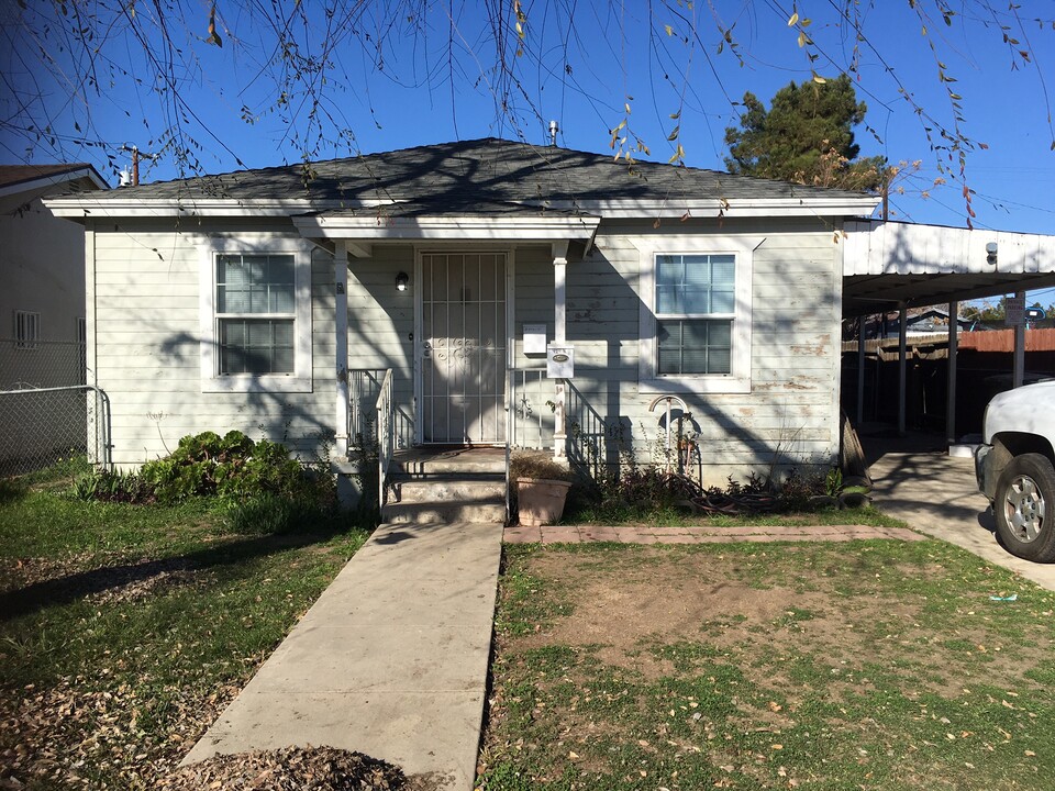 424 Woodrow Ave in Bakersfield, CA - Building Photo