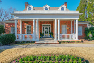 Veranda Knolls in Peachtree Corners, GA - Foto de edificio - Building Photo