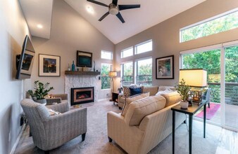 1050 Fox Run Ct in Auburn, CA - Building Photo - Building Photo