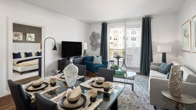 Village Square in Glen Cove, NY - Foto de edificio - Building Photo