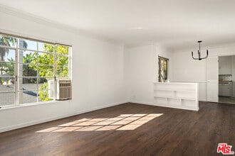 9220 Beverly Blvd in Beverly Hills, CA - Building Photo - Building Photo