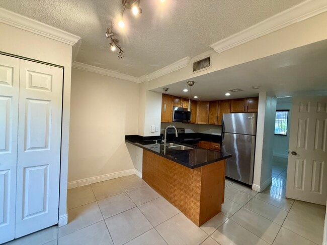 1811 SW 107th Ave in Miami, FL - Building Photo - Building Photo