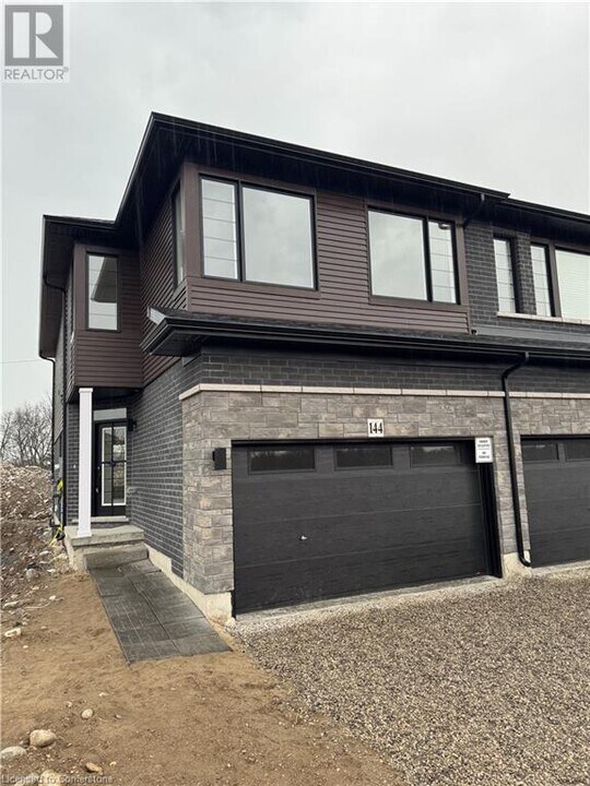 144 Gort Ave in Brant, ON - Building Photo