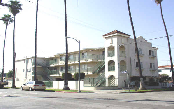 834 W 165th Pl in Gardena, CA - Building Photo