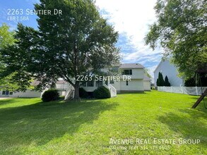 2263 Sentier Dr in Wildwood, MO - Building Photo - Building Photo