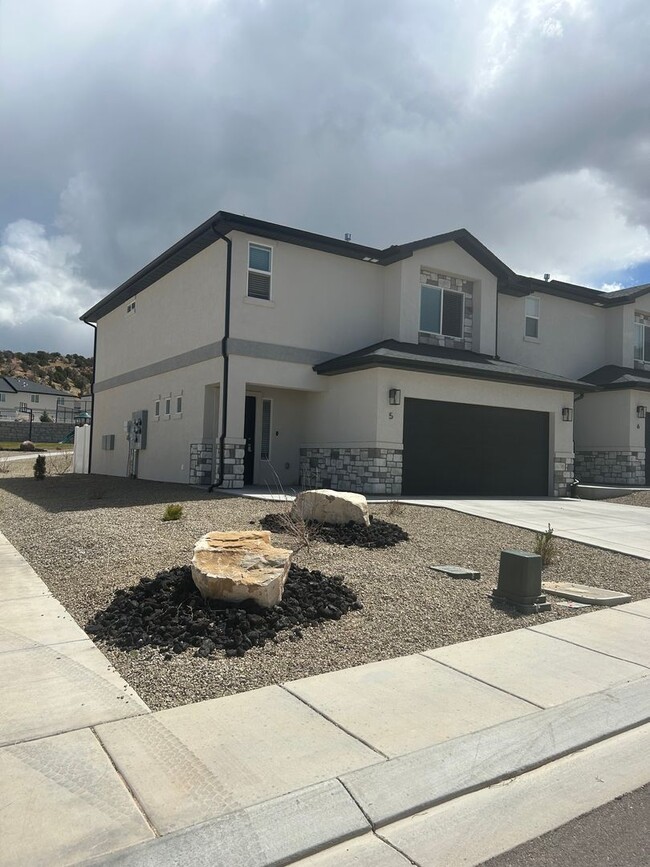 668-SG668 E Fiddlers Canyon Rd