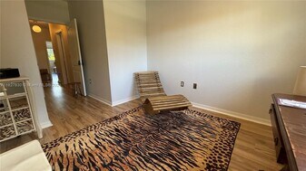 11034 NW 43rd Ter in Doral, FL - Building Photo