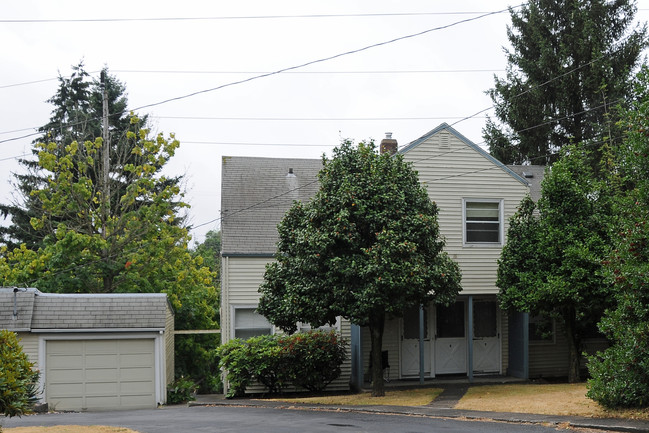 7934 SW Barbur Blvd in Portland, OR - Building Photo - Building Photo