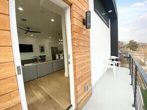4223 Delano Pl, Unit 102 in Dallas, TX - Building Photo - Building Photo