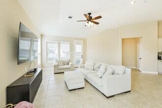 1803 Nantz Ln in Conroe, TX - Foto de edificio - Building Photo