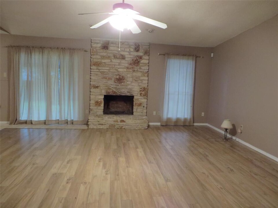 7106 Bill Hughes Rd in Austin, TX - Building Photo