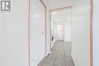 163 Hazelglen Dr in Kitchener, ON - Building Photo - Building Photo
