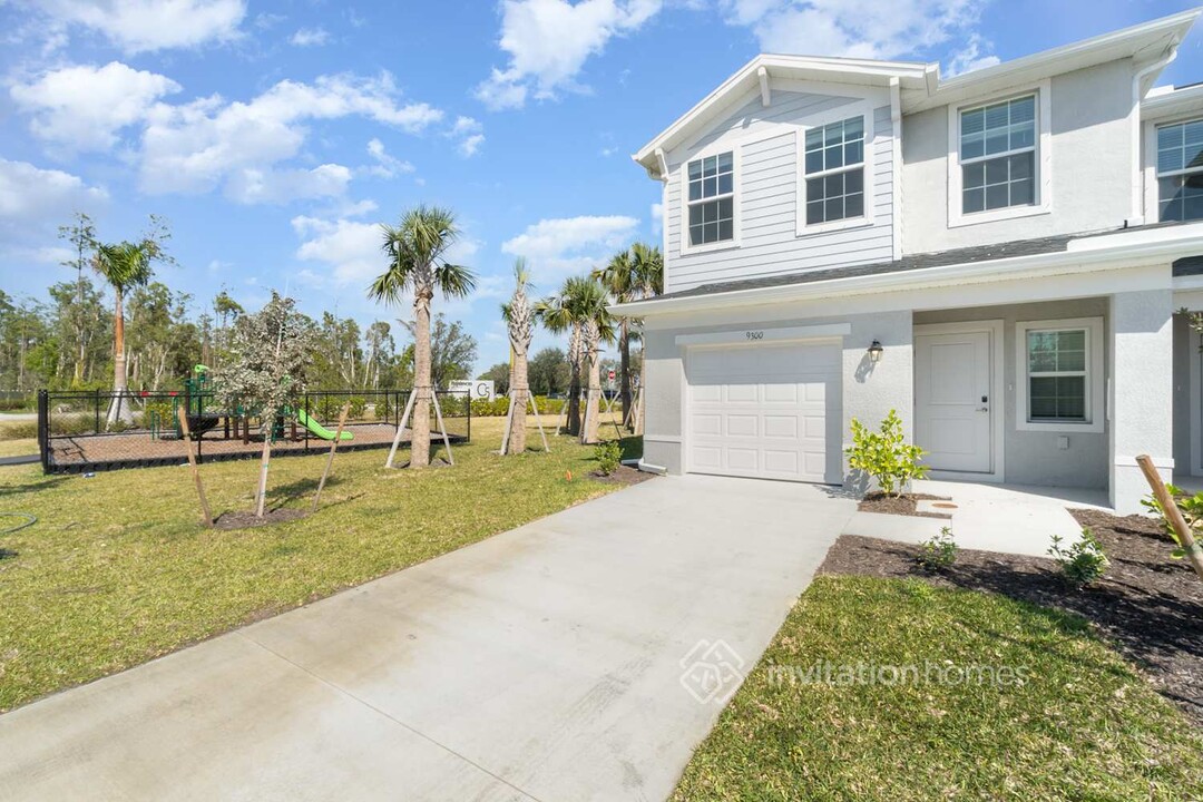 10348 Bradmore Rd in Ft. Myers, FL - Building Photo