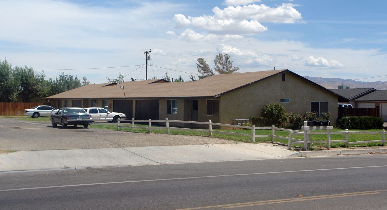 12795 Kiowa Rd in Apple Valley, CA - Building Photo