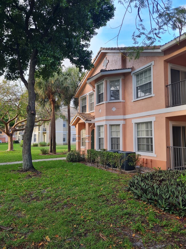 property at 1008 Belmont Ln