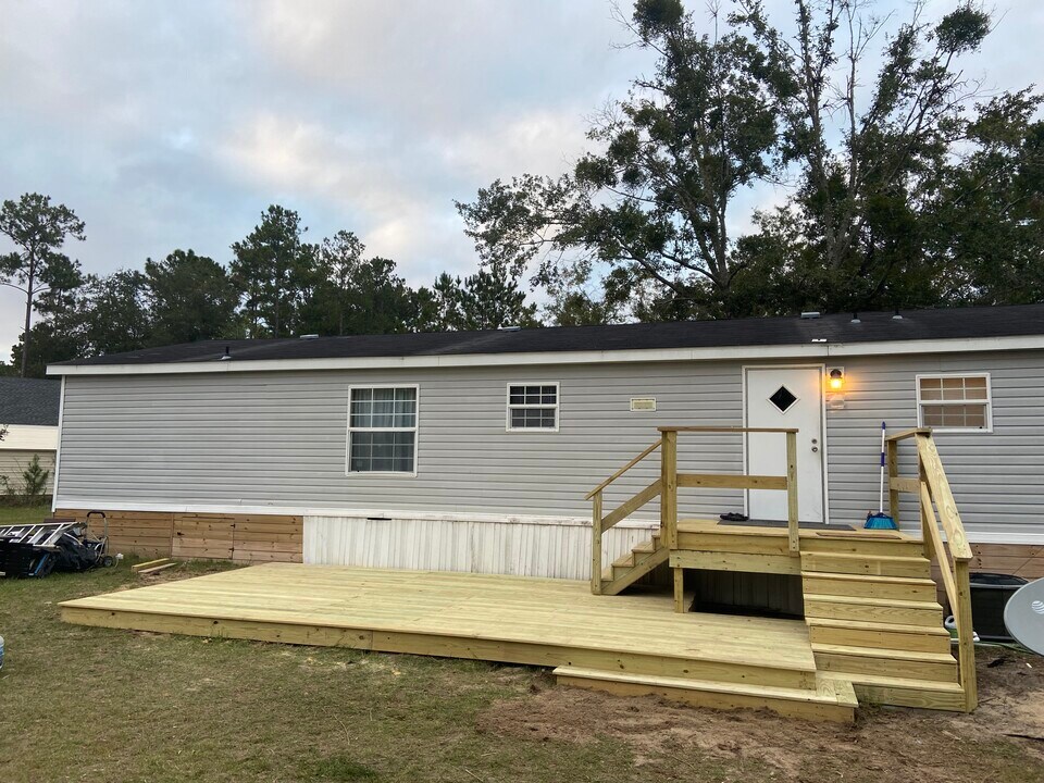 1125 Waters Ct in Darien, GA - Building Photo
