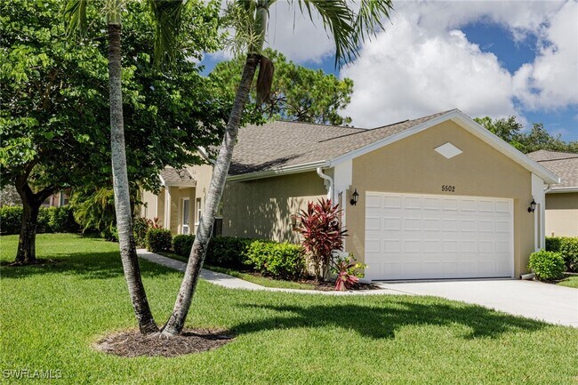 5502 Greenwood Cir in Naples, FL - Building Photo - Building Photo