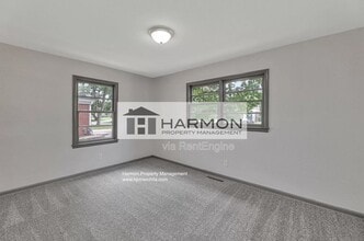 8302 E Gilbert St in Wichita, KS - Foto de edificio - Building Photo