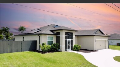 1317 Trafalgar Pkwy in Cape Coral, FL - Building Photo - Building Photo