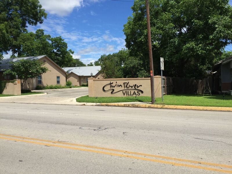 Twin River Villas in New Braunfels, TX - Building Photo