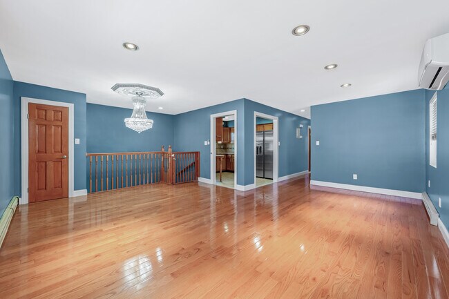 7410 Atlantic Ave in Ozone Park, NY - Building Photo - Building Photo