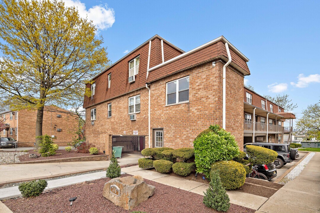 746 County Ave in Secaucus, NJ - Building Photo