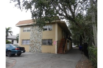 7509 NE 3rd Ave in Miami, FL - Foto de edificio - Building Photo