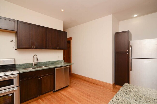 2053 W Fullerton Ave, Unit A02K in Chicago, IL - Building Photo - Building Photo